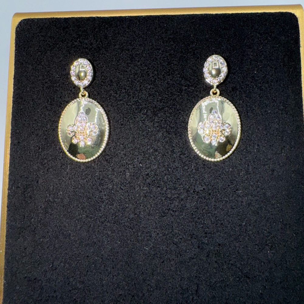14k Fleur-de-Lis Earrings - Picture 7 of 7